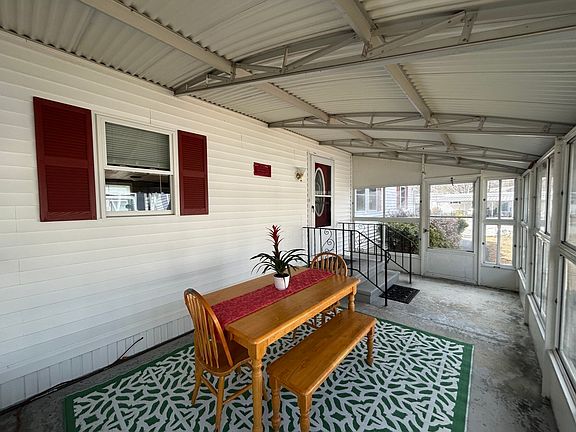 4th image of 32 Christian Ave