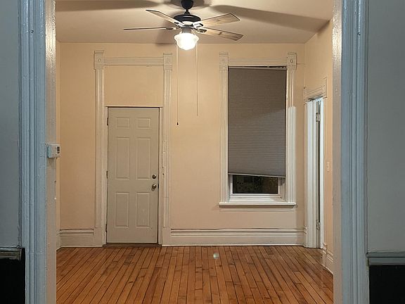 3rd image of 1920 W Cermak Rd #2R