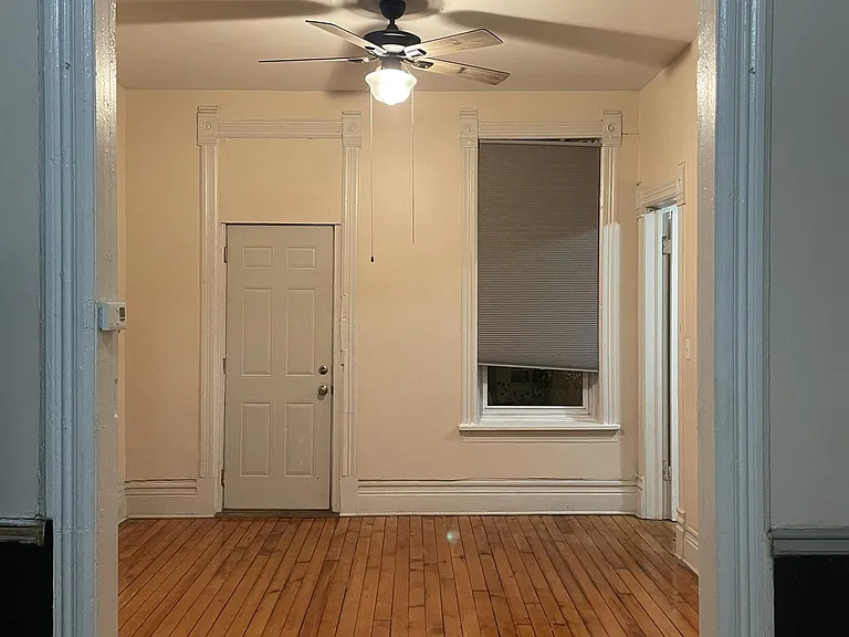 1920 W Cermak Rd #2R — Photo 3