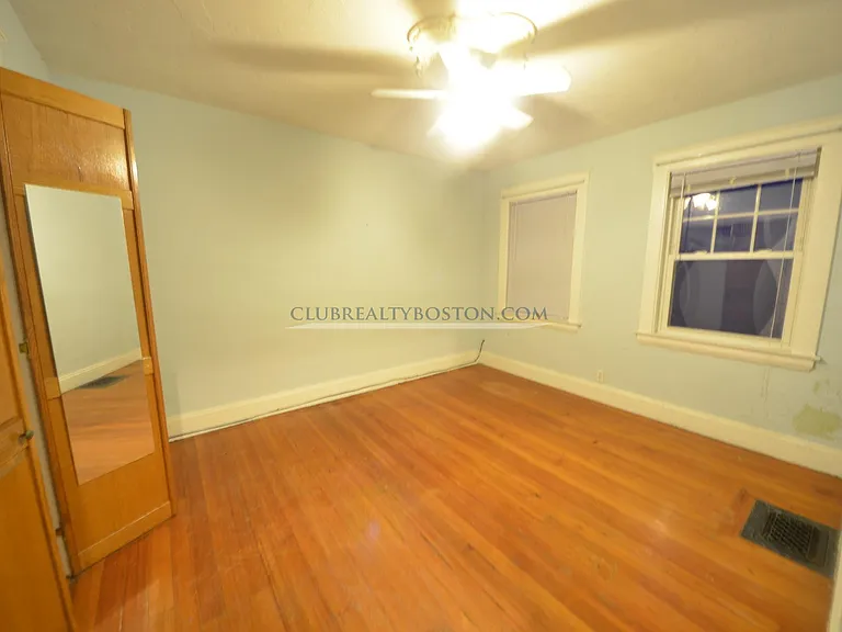 bedroom 1 (2 windows, 1 closet)