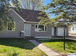 114 S Indiana Ave, Mason City, IA 50401