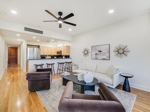 4th image of 901 W 9th St APT 203