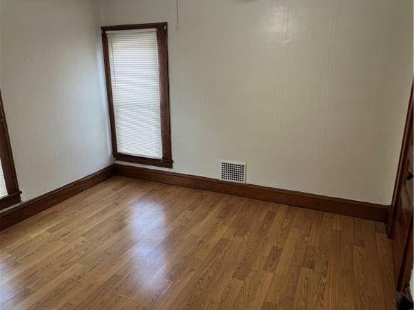 506 E Liberty St, Lowellville, OH 44436
