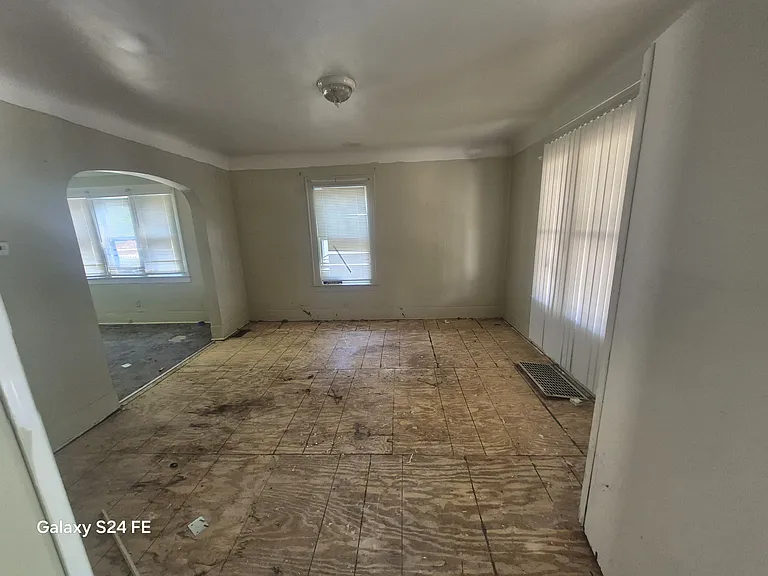 2041 Warner Ave — Photo 4