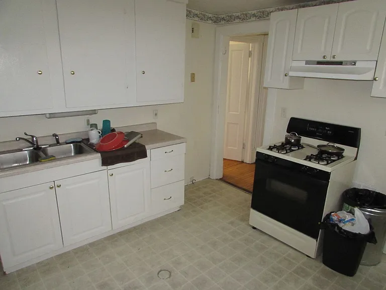 215-217 N Blair St — Photo 4