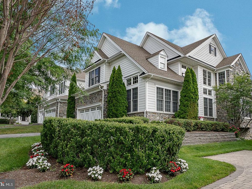 1st image of 305 Sunny Brook Ln
