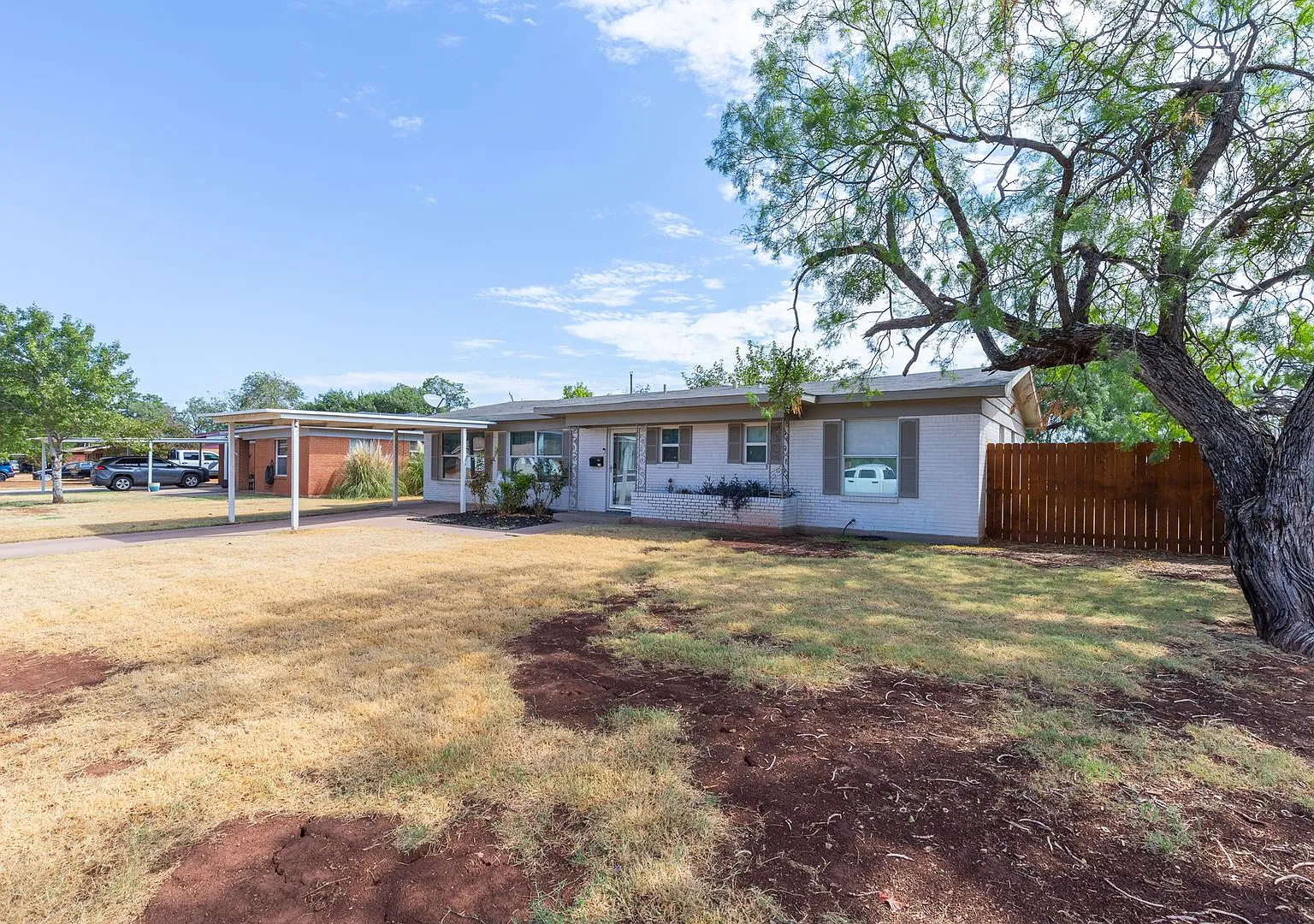 633 S La Salle Dr — Photo 3