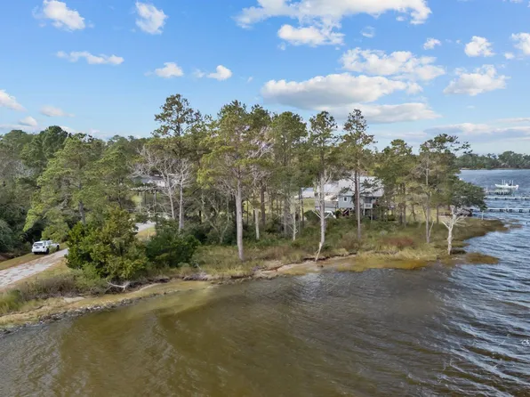 211 S River Drive, Beaufort, NC 28516