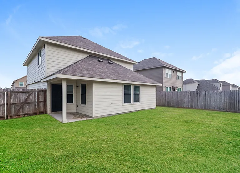 1020 Crossing Dr — Photo 5