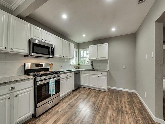 3rd image of 112 Avenue B St