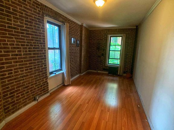 2nd image of 71 Pineapple St APT 1C