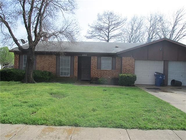 1st image of 208 Moor Ct