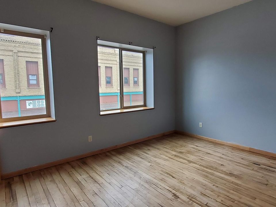 2nd image of 101 N Lake St