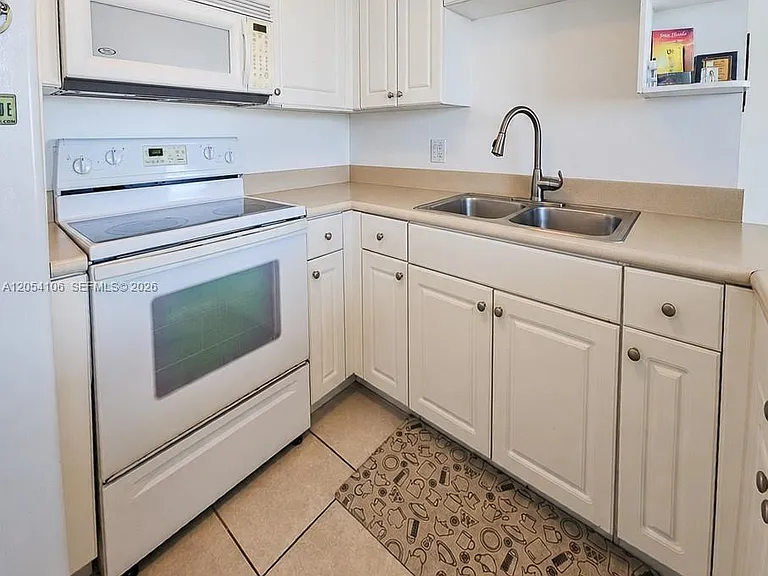 1627 SW 37th Ave #802 — Photo 16