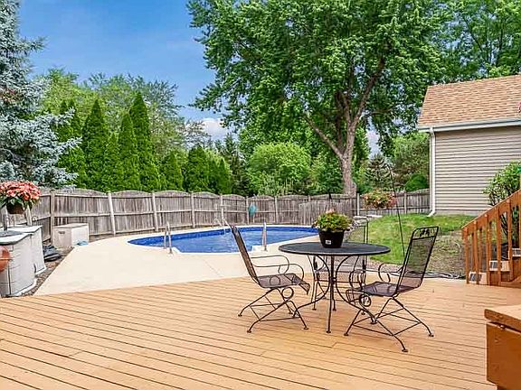 5th image of 7152 Meadow Trce