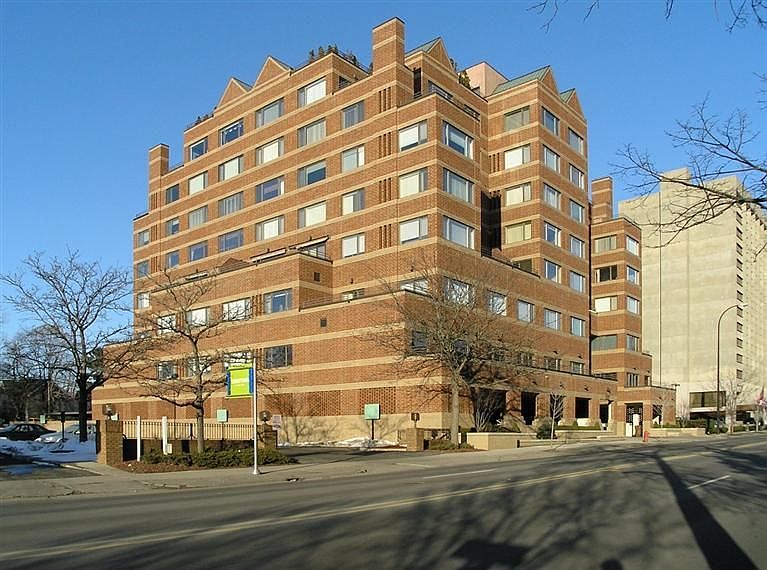 1st image of 505 E Huron St APT 406