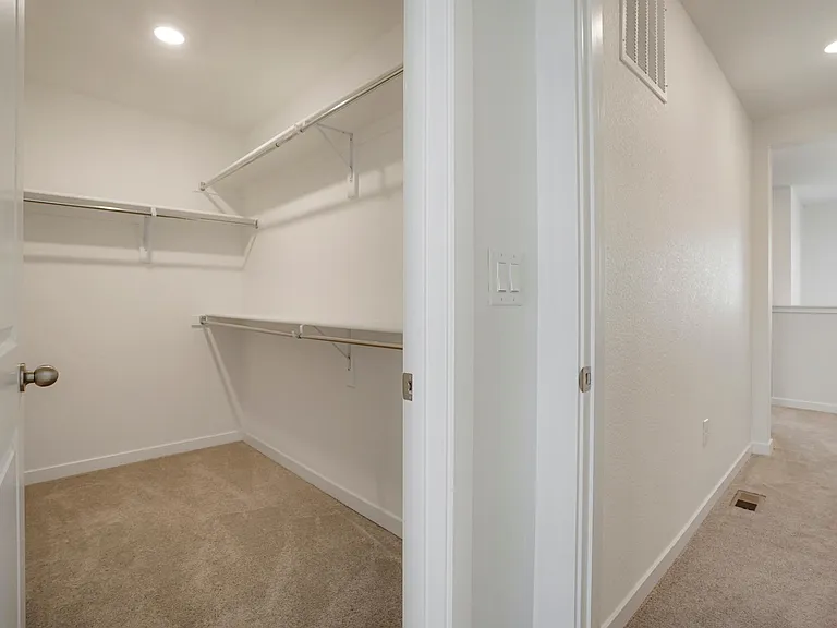 1564 Burke Aly — Photo 17