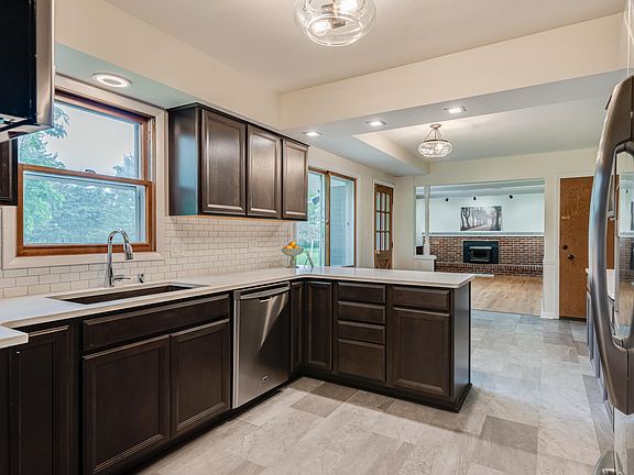 3rd image of 482 Douglas Ln
