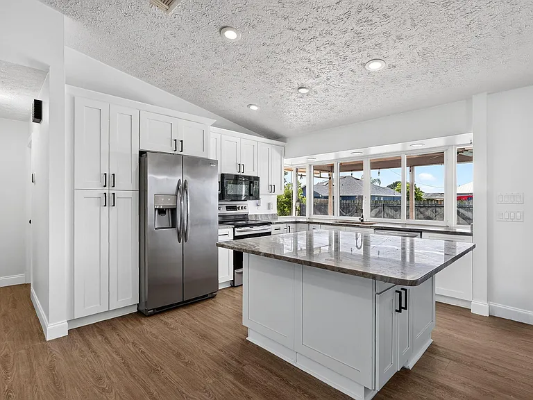 756 SW Ancona Rd — Photo 13