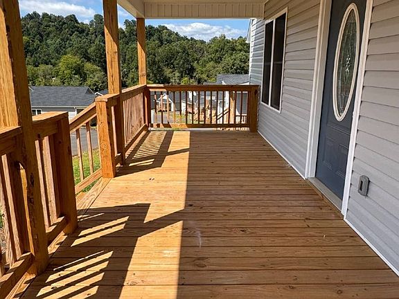 2nd image of 217 Quinn Hill Ln