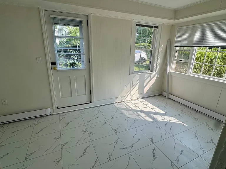 1 Undiclosed Address — Photo 15