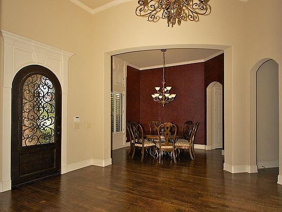 4th image of 2921 Parkview Ln