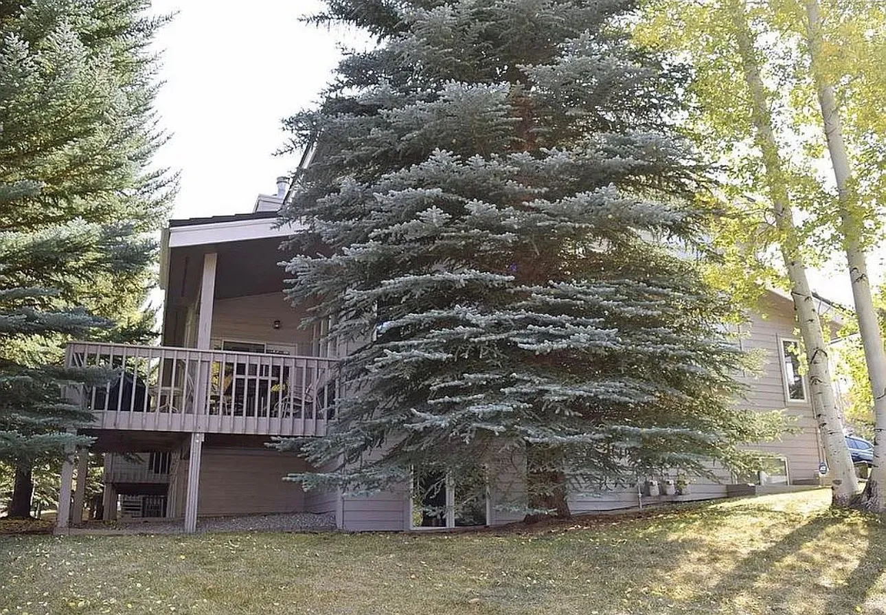 5 bed, 3.5 bath, 3876 sqft, $6,200 — Photo 1