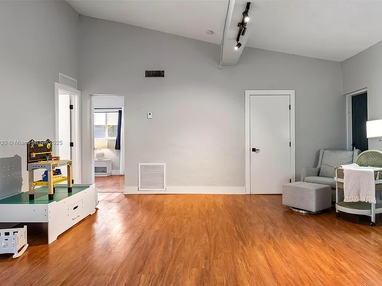 1651 SW 13th Ave — Photo 61