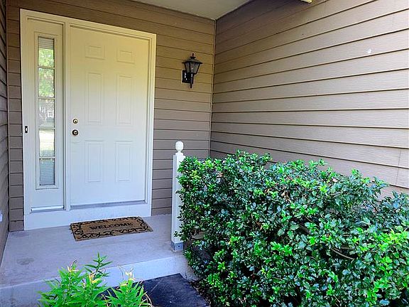2nd image of 207 Timber Oaks Dr