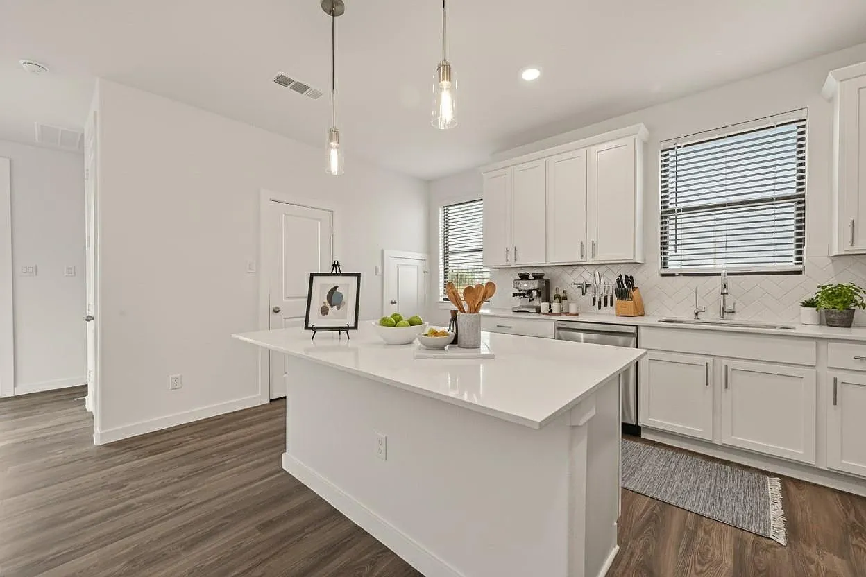 2 bed, 2.5 bath, 1331 sqft, $1,995 — Photo 4
