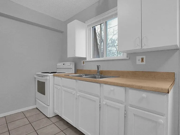 2872 Howey Rd #B — Photo 7