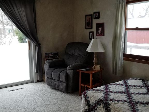 3rd image of 1028 Campbell Ave
