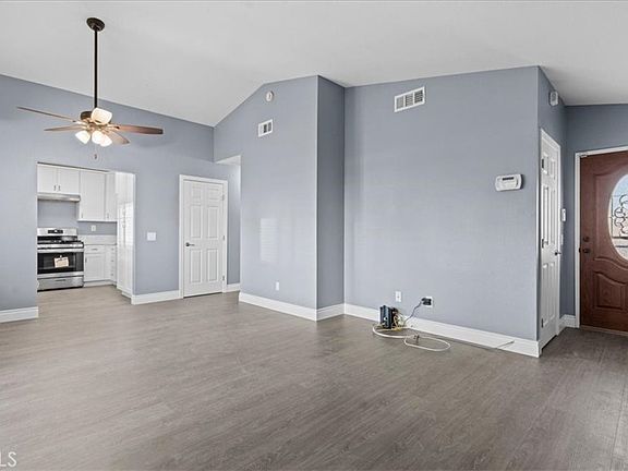 3rd image of 14635 Foothill Rd