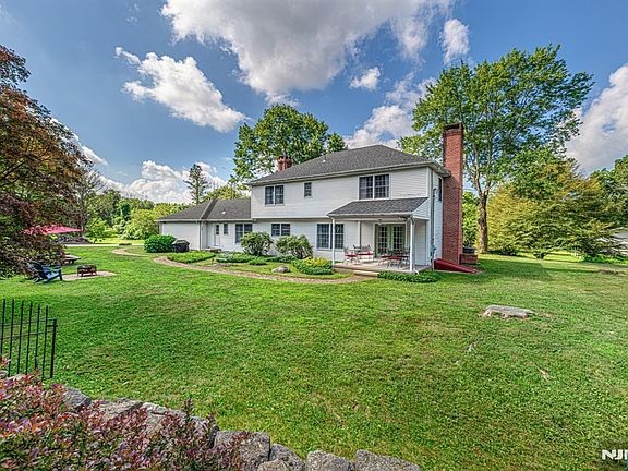 2nd image of 208 Willows Rd