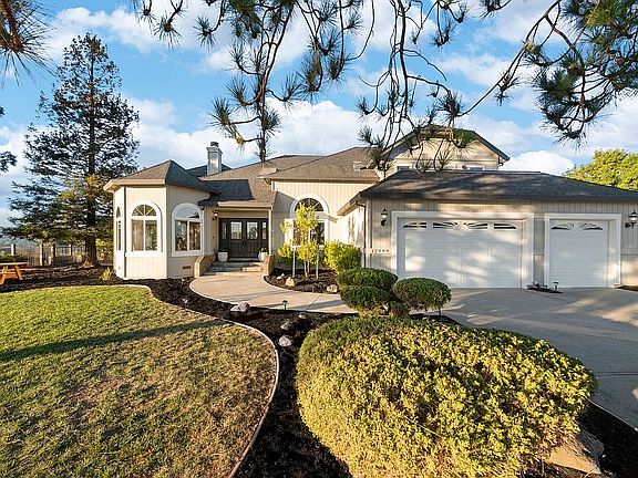 2nd image of 17080 Oak Leaf Dr