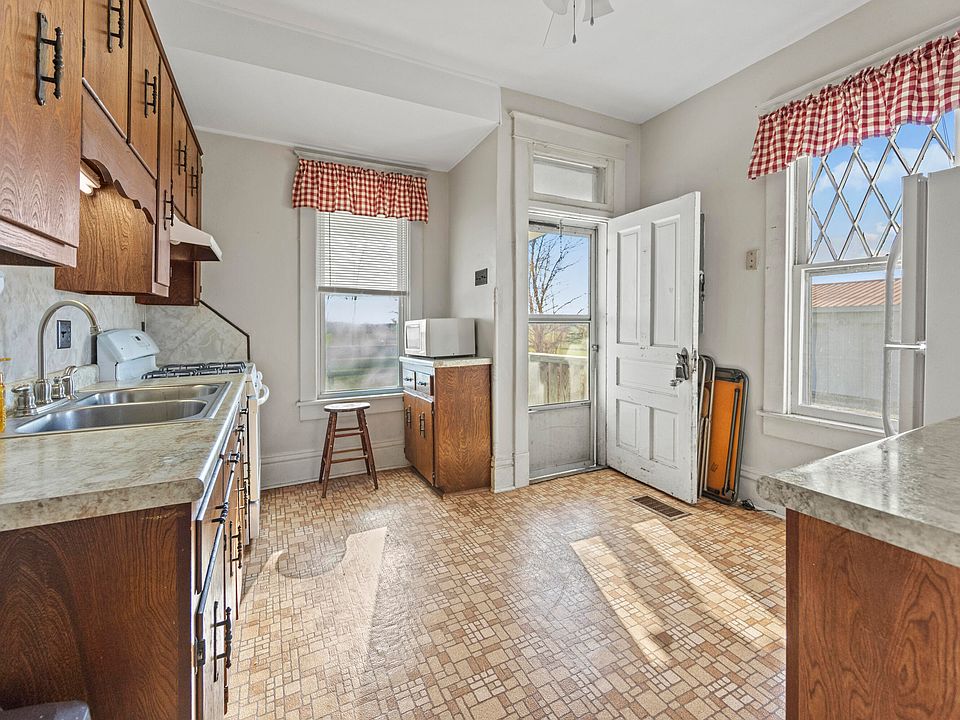 13th image of this home