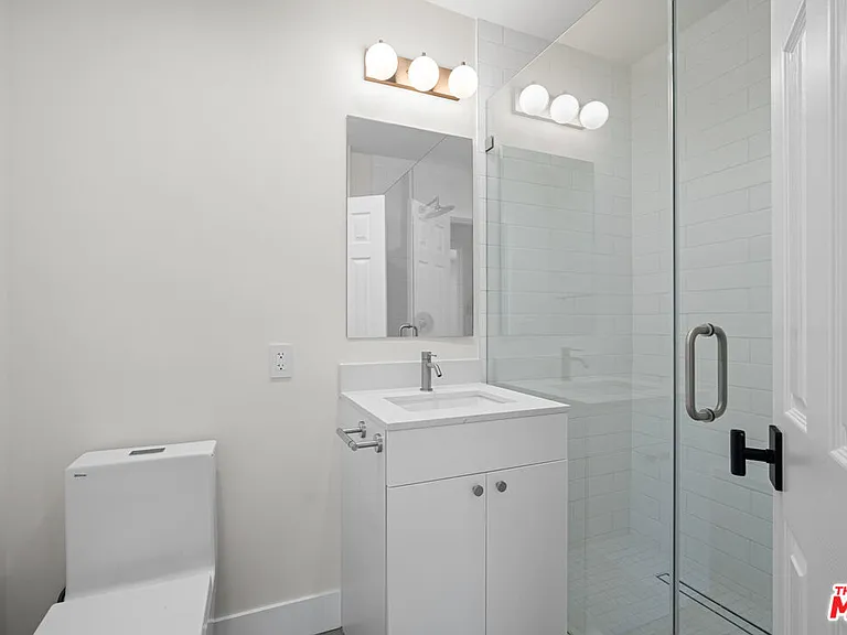 420 S Sepulveda Blvd #13 — Photo 17