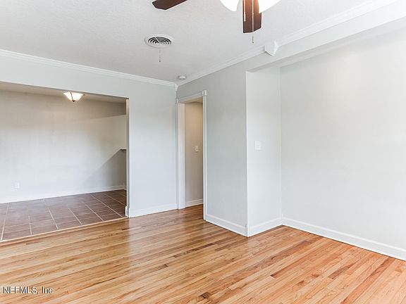 4th image of 2470 ORMSBY Circle W
