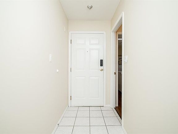 5th image of 46693 Yale Rd #407