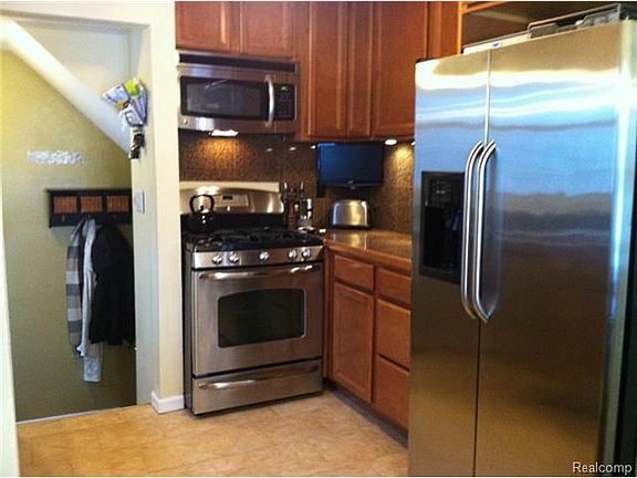 2nd image of 829 N Edison Ave