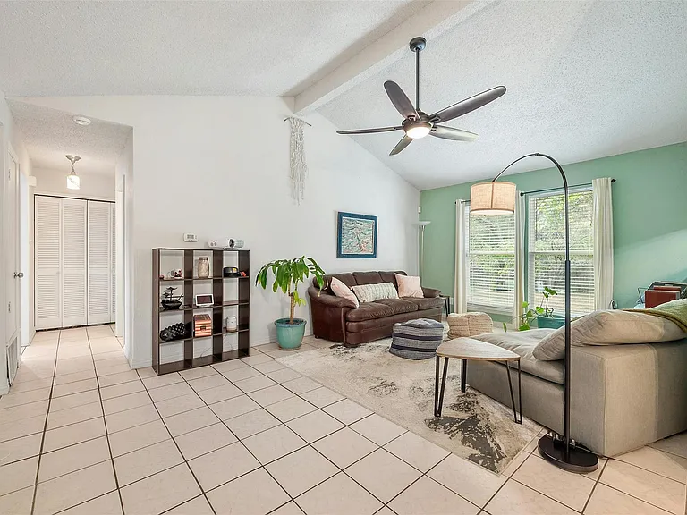 2523 E Stassney Ln — Photo 4