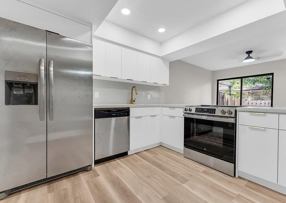 1st image of 4281 NW 76th Avenue