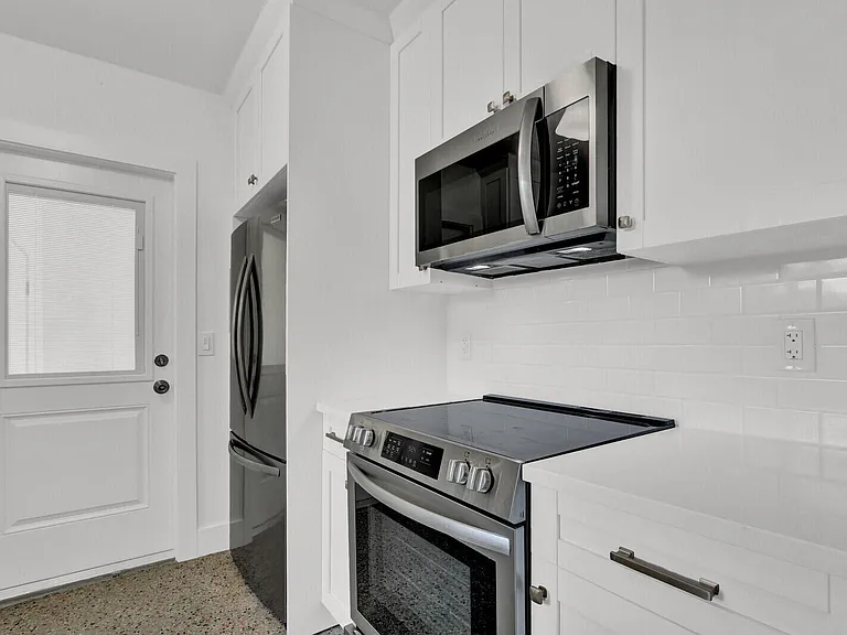 601 Paulina Rd — Photo 12