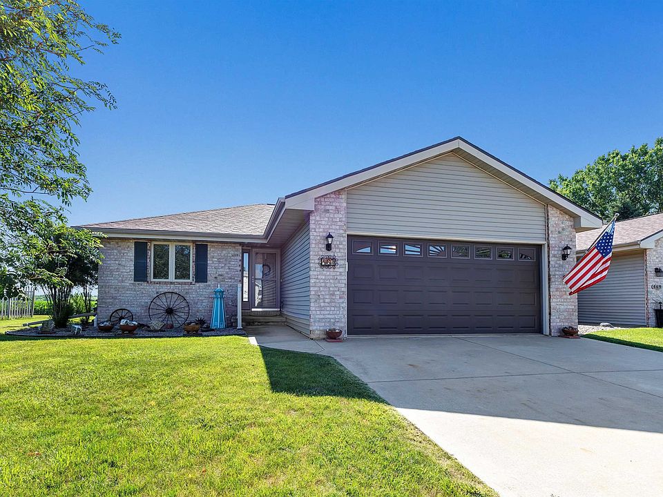 1st image of 467 Longwood Ln