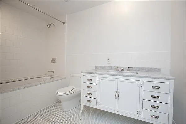 Sold by R New York | media 5