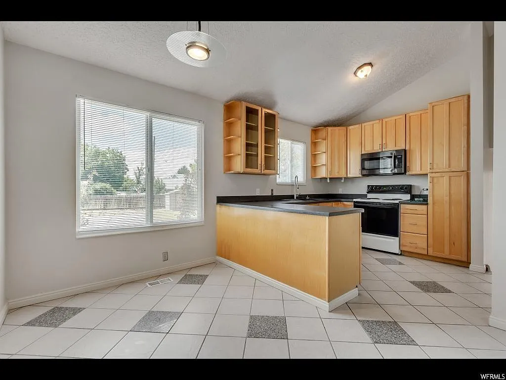 Primary Photo - 9908 S Flint Dr