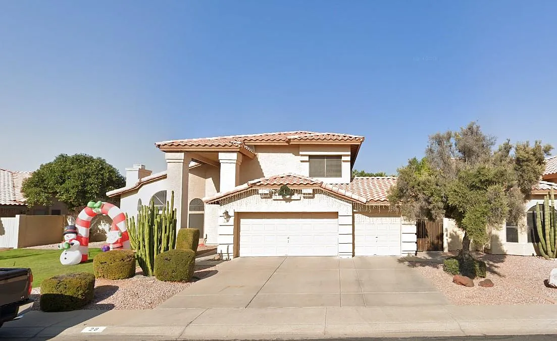28 E Yvonne Ln — Photo 1