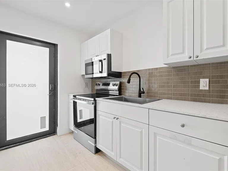 2440 SW 3rd St #2 — Photo 2