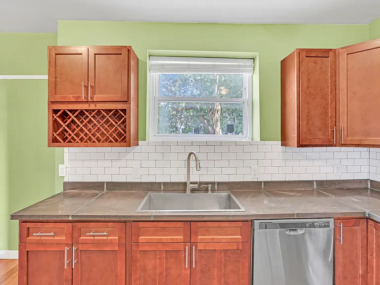258 Allen Ave — Photo 10