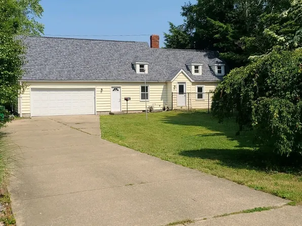 264 Bloor St, Conneaut, OH 44030